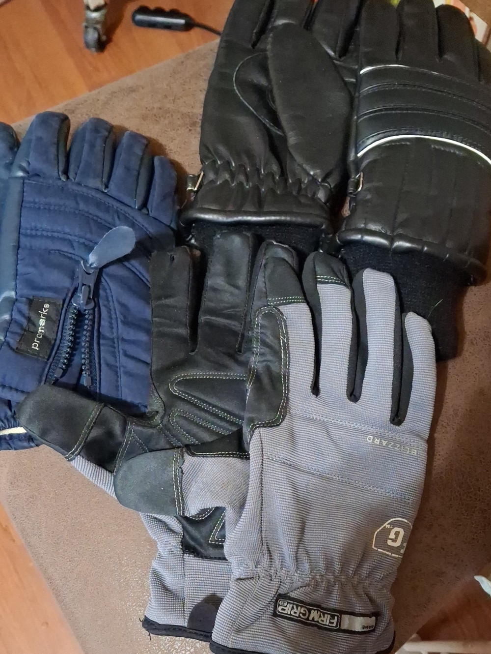Men's Grey and Black Grip Work Gloves - Lot Of 3
